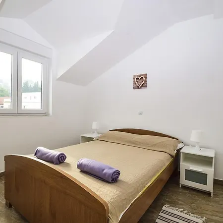Diljak 1207 * Murter