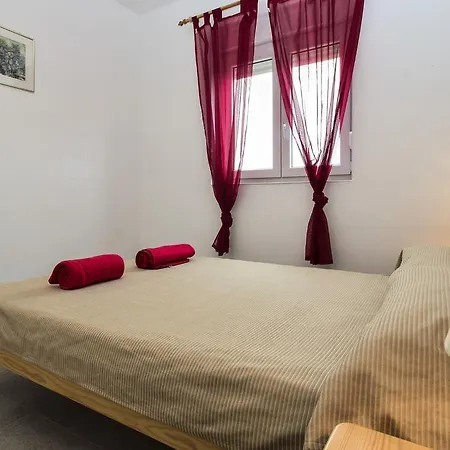Diljak 1207 * Murter